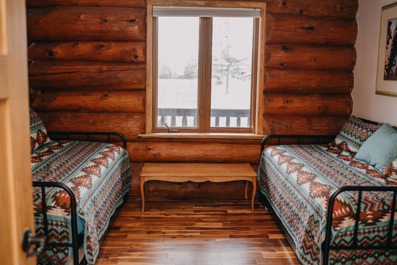 The Lodge At Lakeshore Belle River Esterno foto